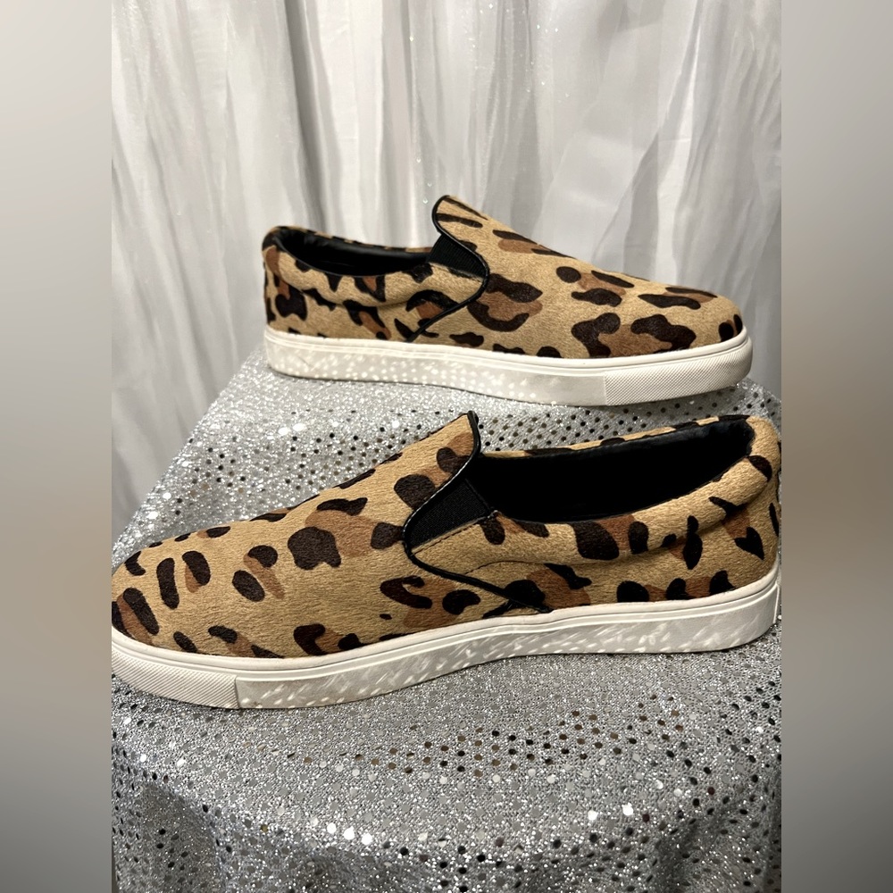 Steve Madden Women’s Faux Hair Sneaker size 8.5